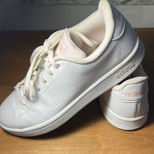 Size 7 Adidas tennis shoes Advantage cloud white/pale pink. Gently worn.🎾
